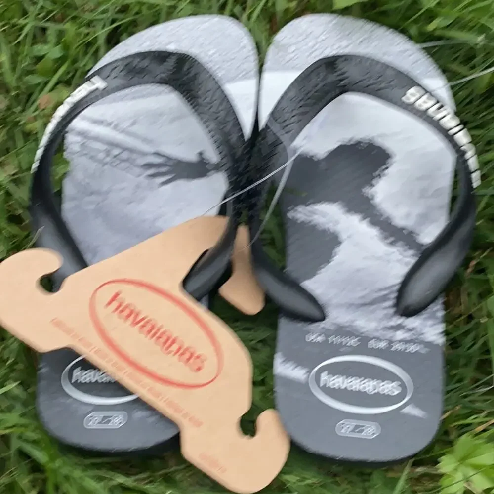 NWT HAVAIANAS Kids Surfer Photoprint Sandals Flip Flops ( 11/12C)